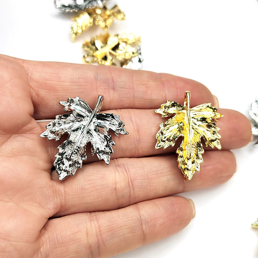 Подвеска - коннектор Лист кленовый 31х24 мм, штука