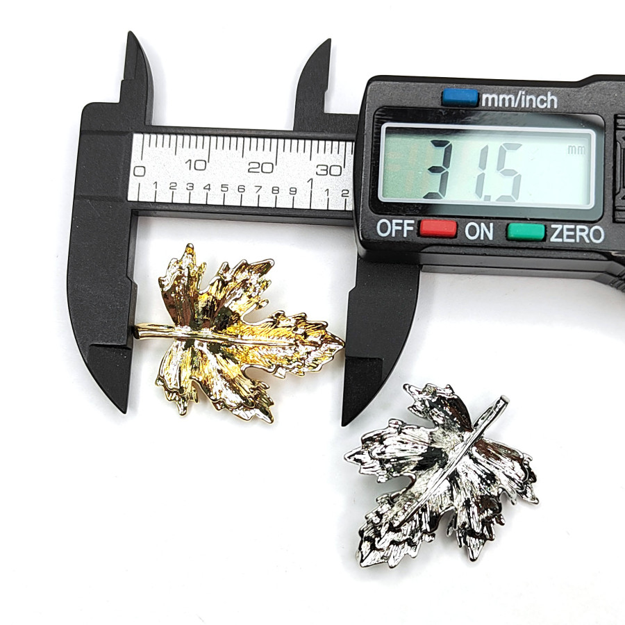 Подвеска - коннектор Лист кленовый 31х24 мм, штука