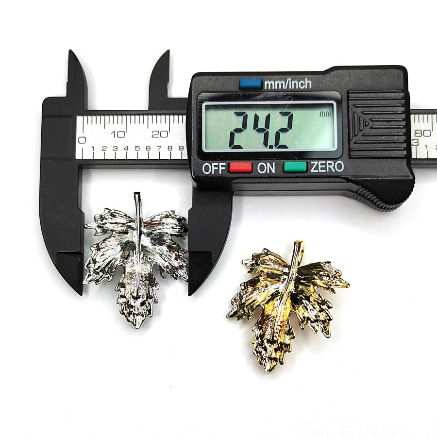 Подвеска - коннектор Лист кленовый 31х24 мм, штука