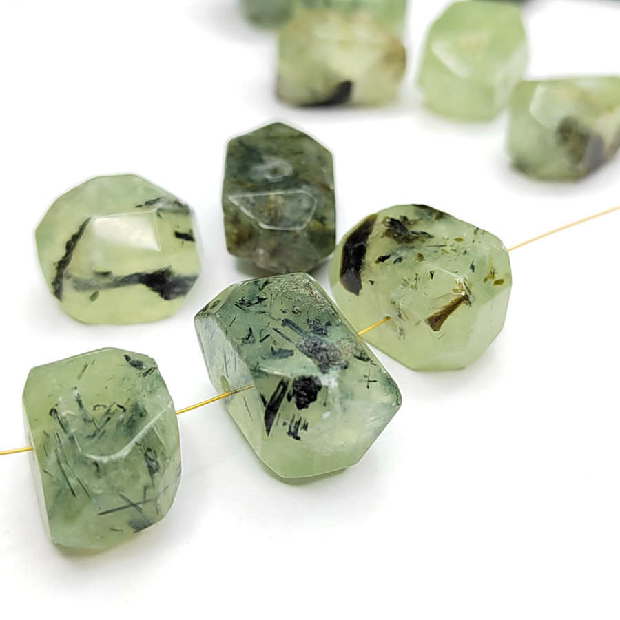 Пренит натуральный Фриформ 20х13 мм, штука