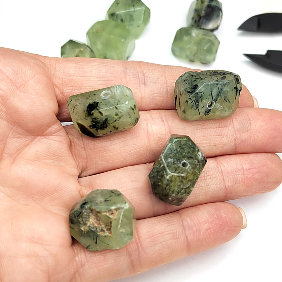 Пренит натуральный Фриформ 20х13 мм, штука