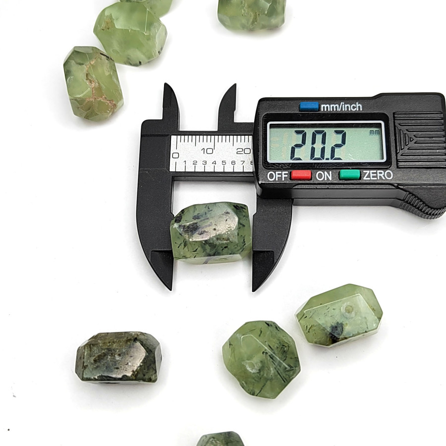 Пренит натуральный Фриформ 20х13 мм, штука