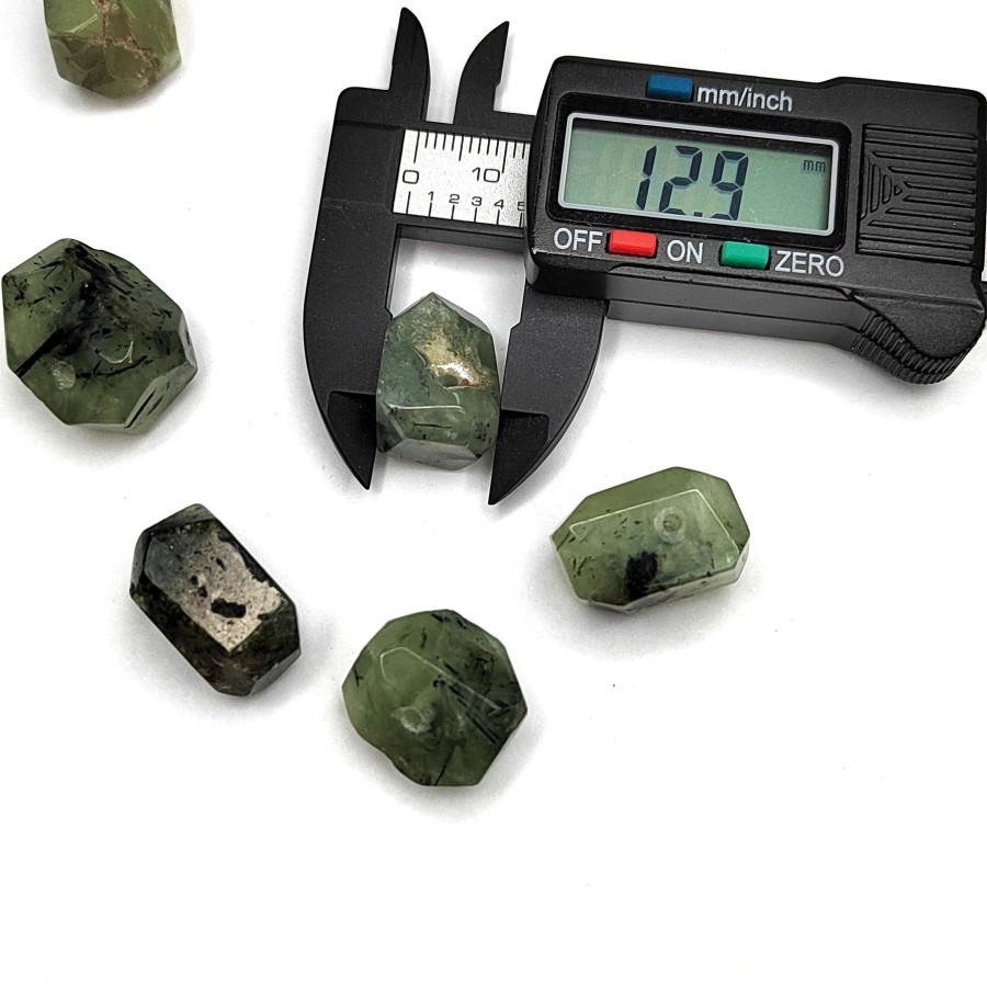 Пренит натуральный Фриформ 20х13 мм, штука