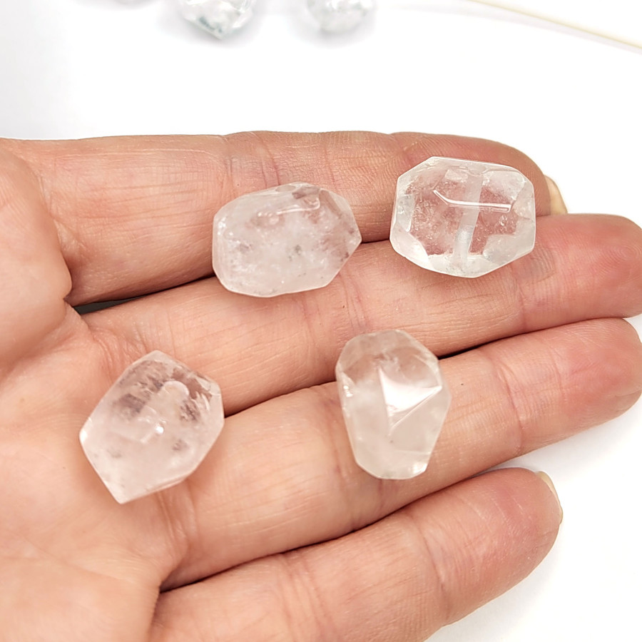 Горный хрусталь натуральный Фриформ 17х12 мм, штука