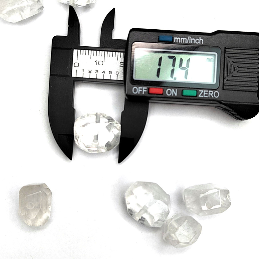 Горный хрусталь натуральный Фриформ 17х12 мм, штука