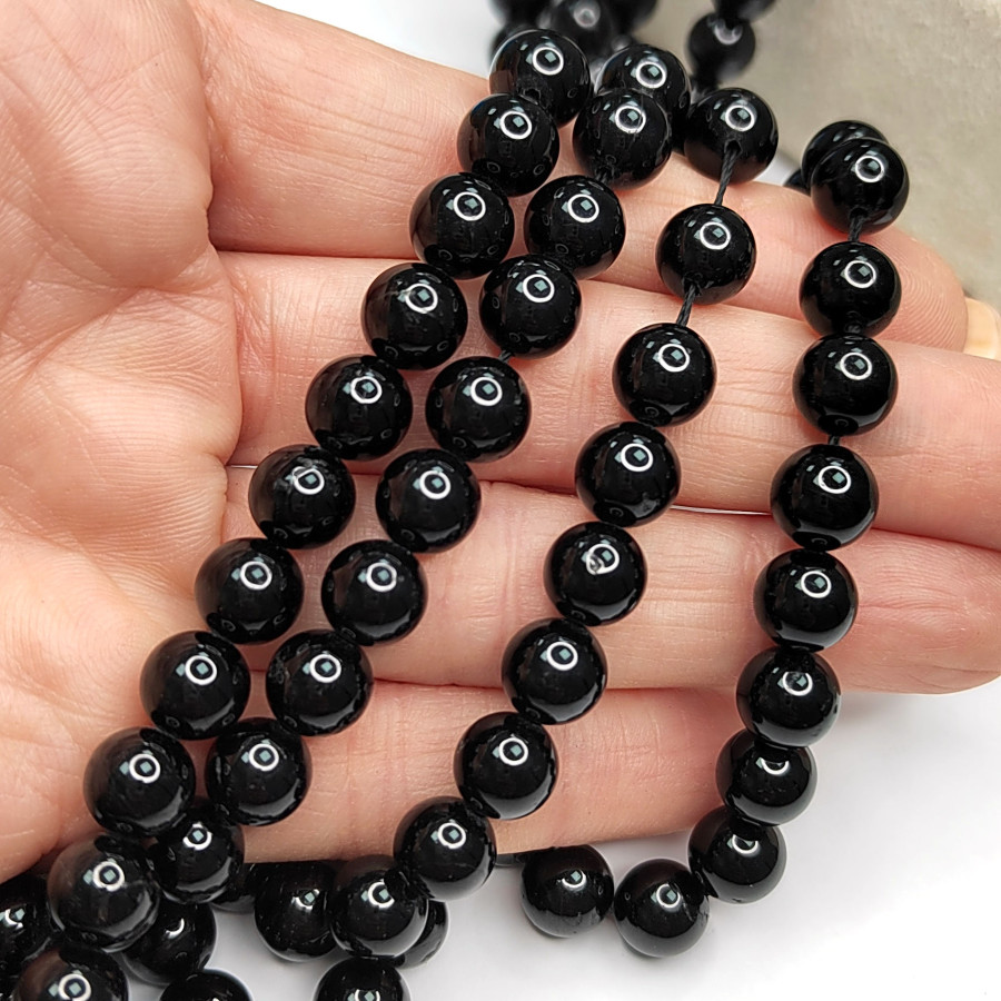 Шерл натуральный, Черный турмалин, гладкий шар, нить 39-40 см