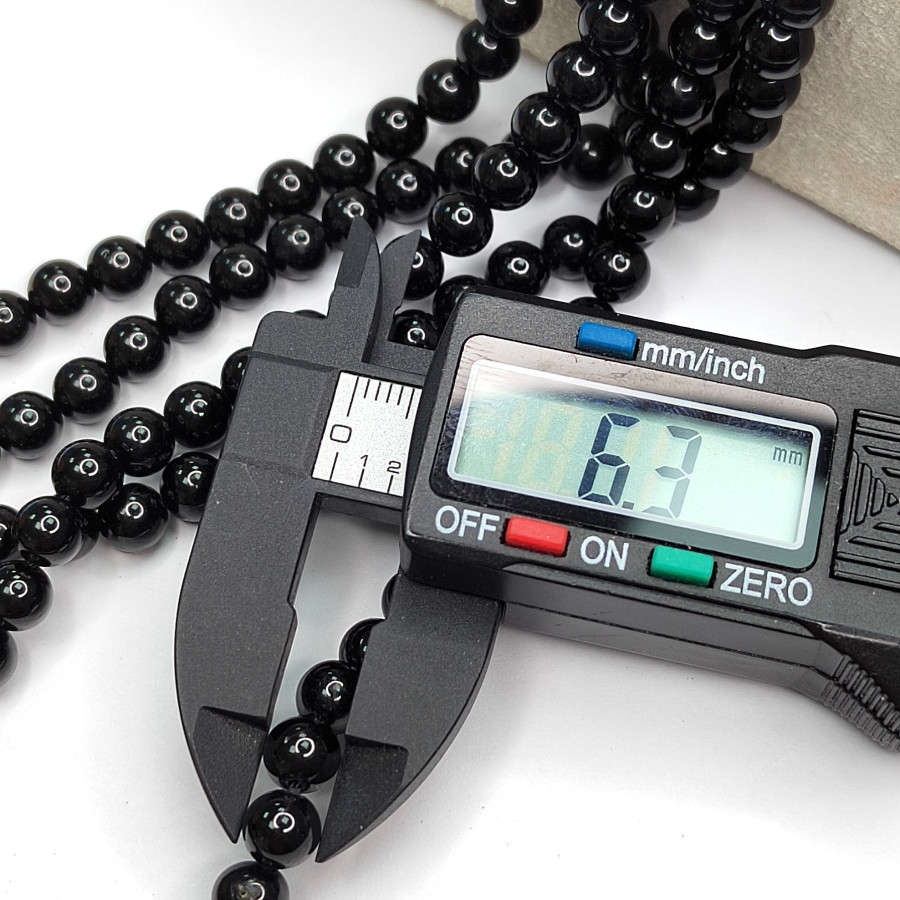 Шерл натуральный, Черный турмалин, гладкий шар, нить 39-40 см