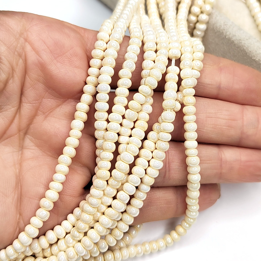 Майорка Стеклянный жемчуг 4х3 мм, цвет молочный (айвори), НИТЬ 32-33 см