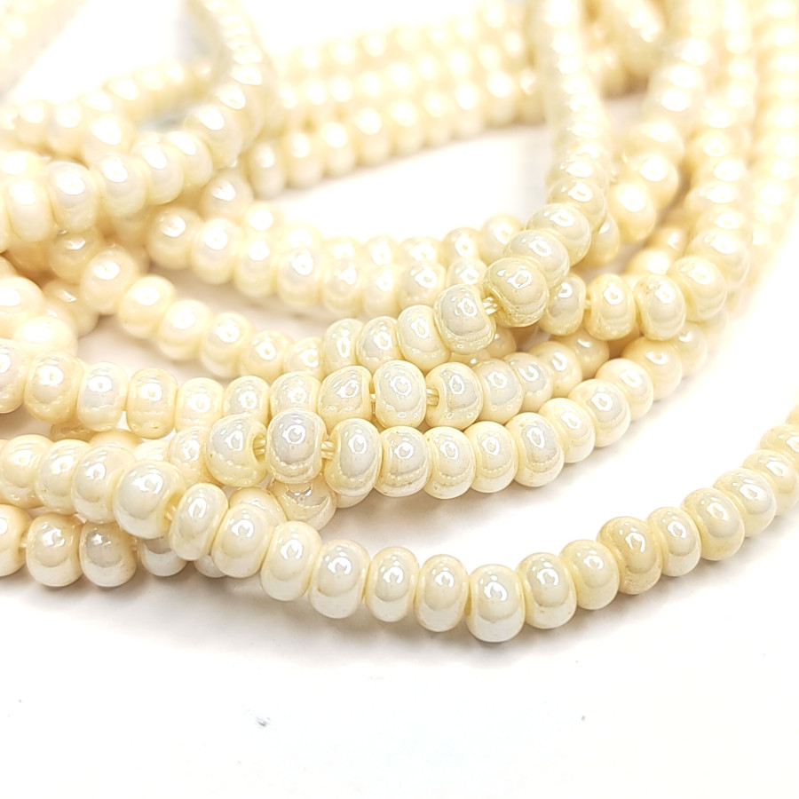 Майорка Стеклянный жемчуг 4х3 мм, цвет молочный (айвори), НИТЬ 32-33 см