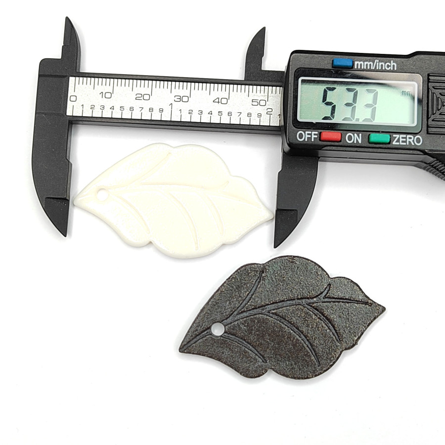 Подвеска Лист 53х30 мм из белого фарфора и чёрной глины (ручная работа), штука