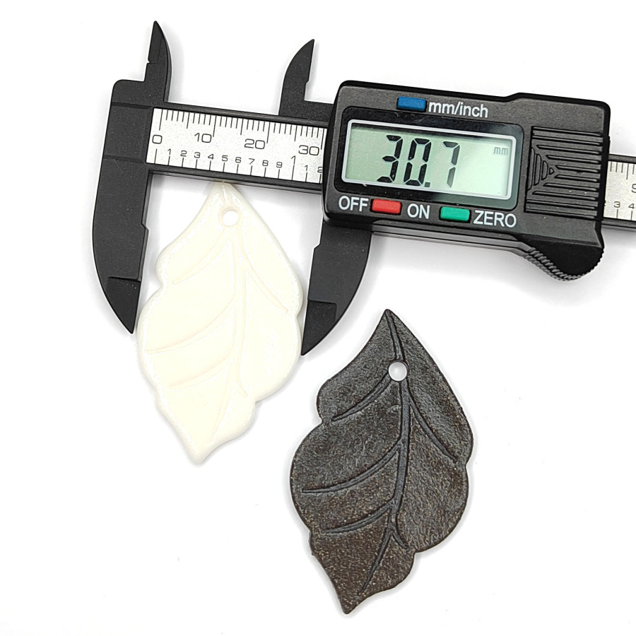 Подвеска Лист 53х30 мм из белого фарфора и чёрной глины (ручная работа), штука