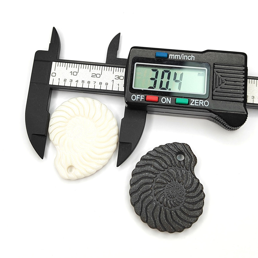 Подвеска ракушка Наутилус 35х30 мм из белого фарфора и чёрной глины (ручная работа), штука