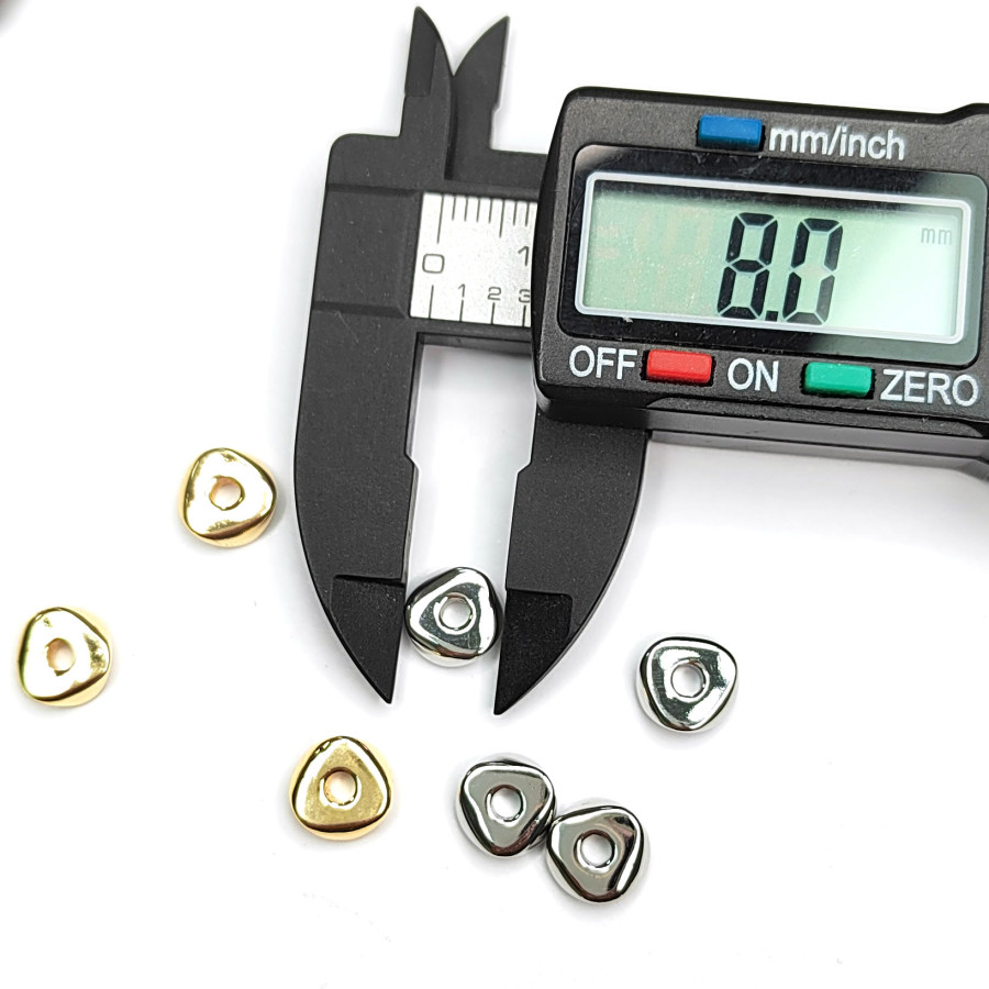 Разделительная бусина 8х2,7 мм треугольная, штука