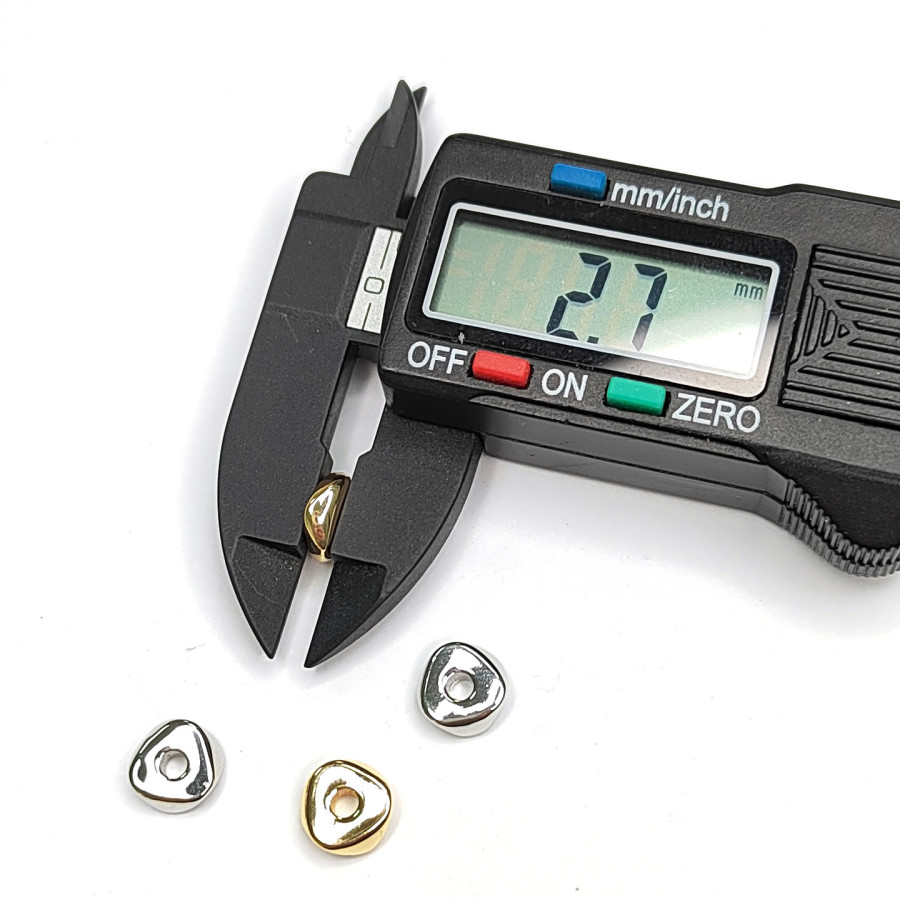 Разделительная бусина 8х2,7 мм треугольная, штука