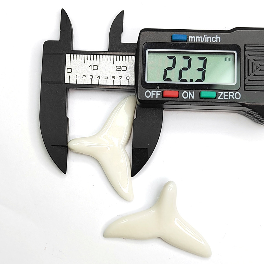 Хвост кита подвеска из фарфора, 43х25 мм и 37х22 мм, штука