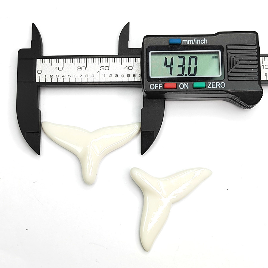 Хвост кита подвеска из фарфора, 43х25 мм и 37х22 мм, штука 43х25 мм