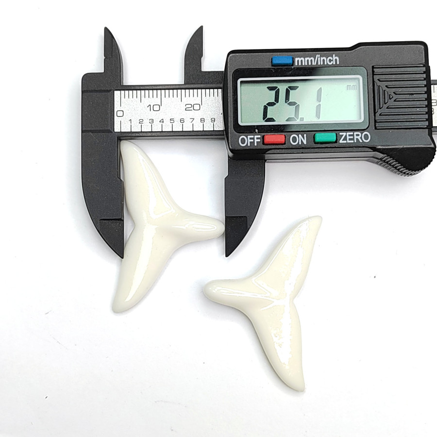 Хвост кита подвеска из фарфора, 43х25 мм и 37х22 мм, штука