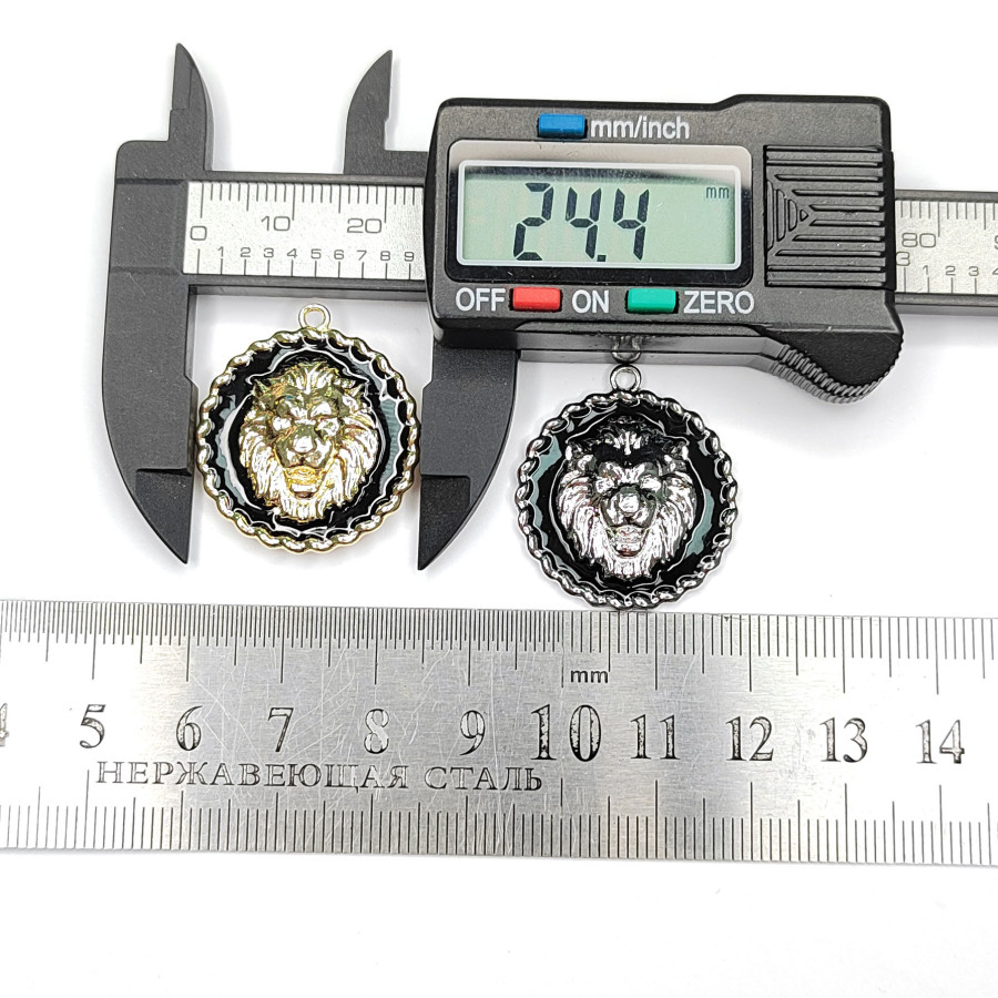 Подвеска Лев с черной эмалью 24 мм, штука