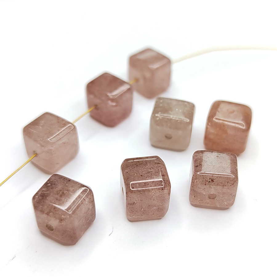Кварц земляничный Кубик 8 мм, штука