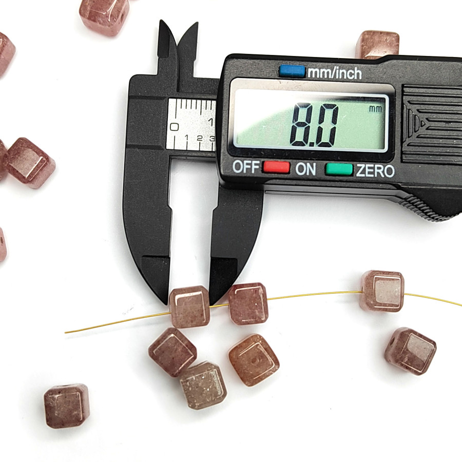 Кварц земляничный Кубик 8 мм, штука