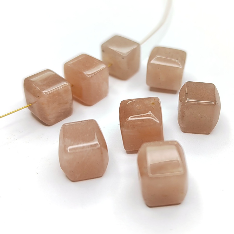 Солнечный камень, Кубик 8 мм, штука