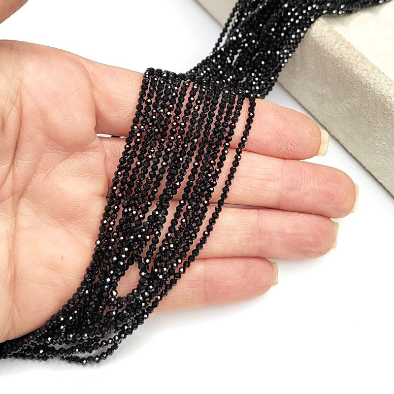 1,8 мм Шпинель черная граненая, нить 38 см