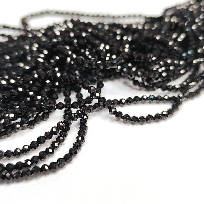 1,8 мм Шпинель черная граненая, нить 38 см