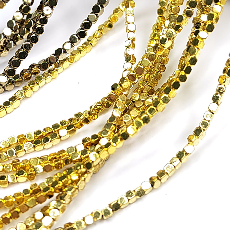 2 мм Гематит кубик с гранями, покрытие позолота, нить 40 см Светлая позолота