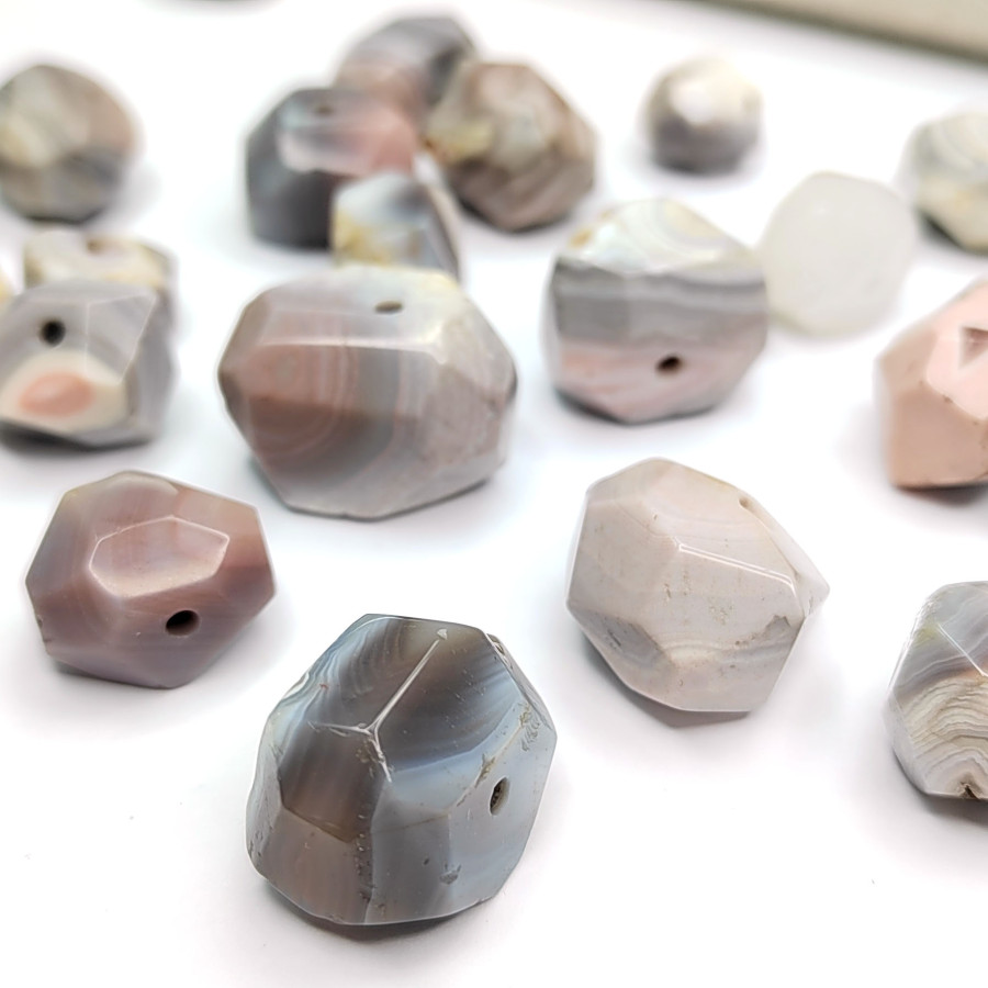 Агат ботсванский натуральный 15-22 мм, ФРИФОРМ, штука