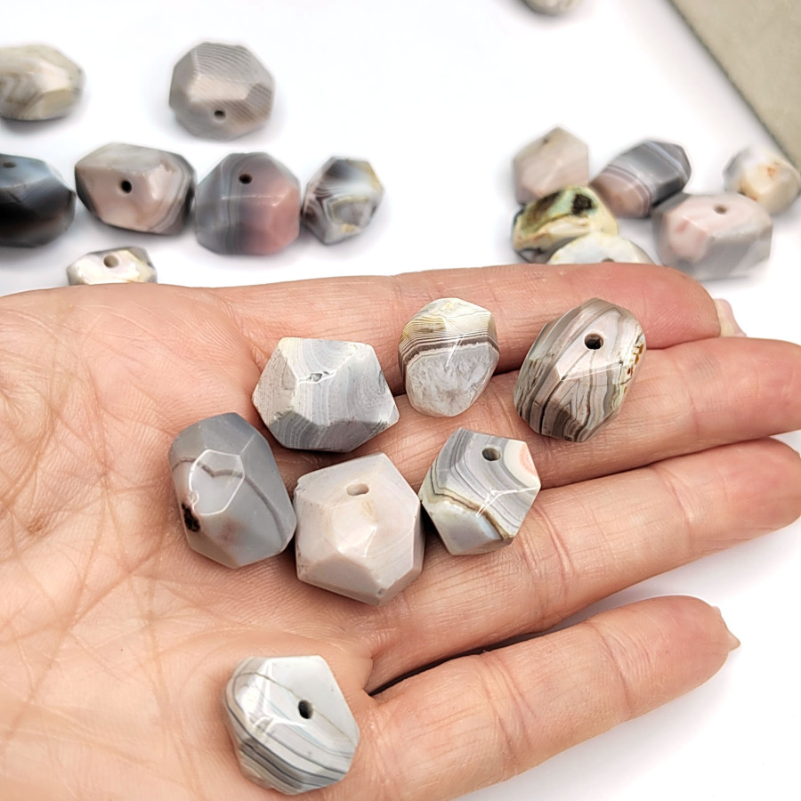 Агат ботсванский натуральный 15-22 мм, ФРИФОРМ, штука