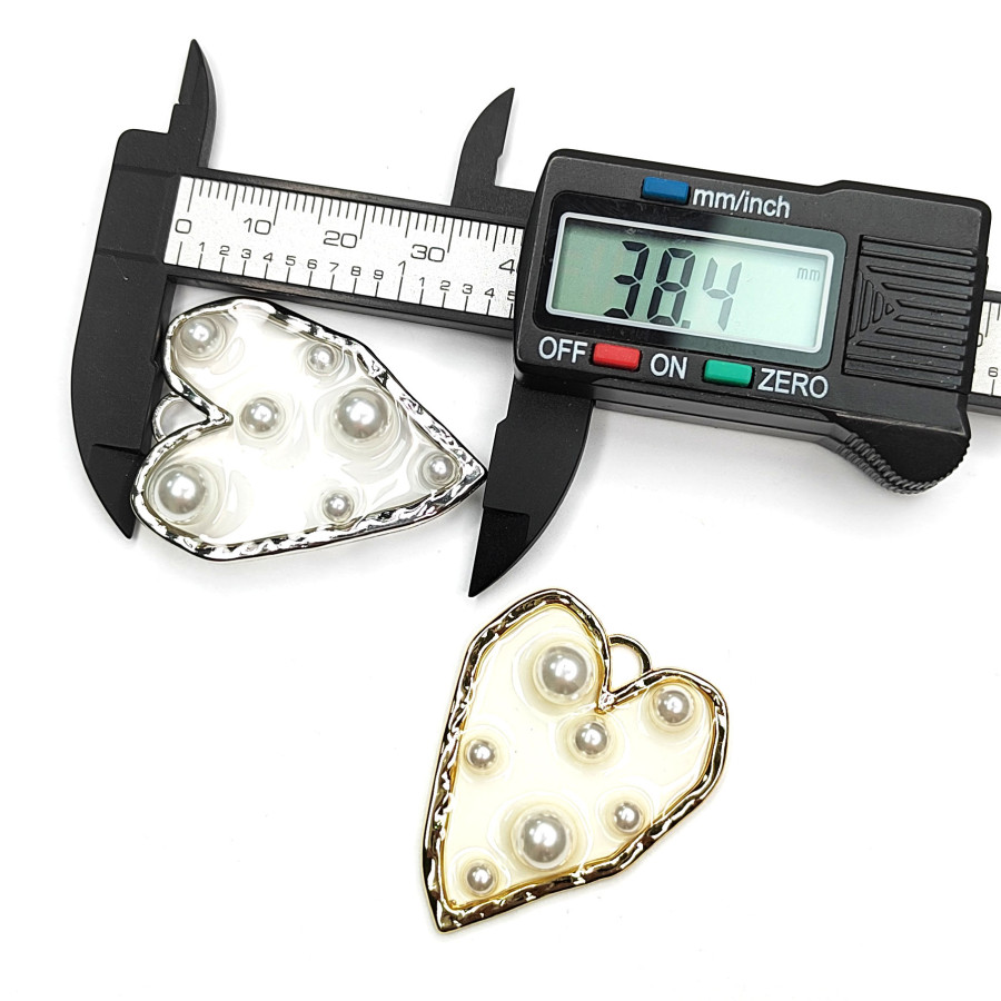 Крупная подвеска Сердце 38х31 мм с прозрачным акрилом и жемчужинами, штука