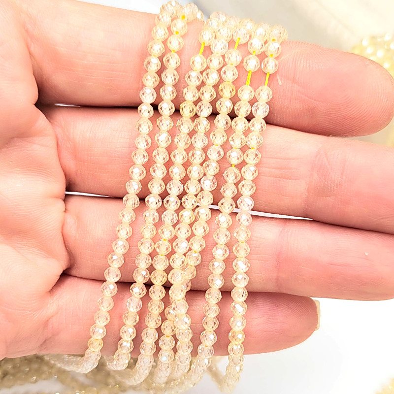 Циркон огранка 3 мм Бежевый (молочный), нить