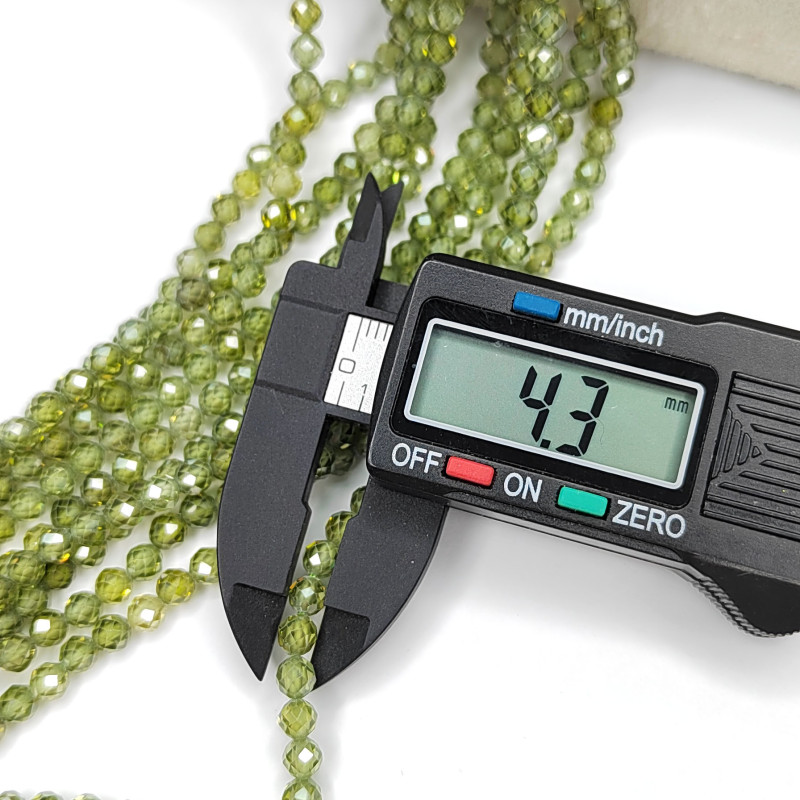 Цирконы огранка 4,3 мм Зелёный, НИТЬ 36-37 см