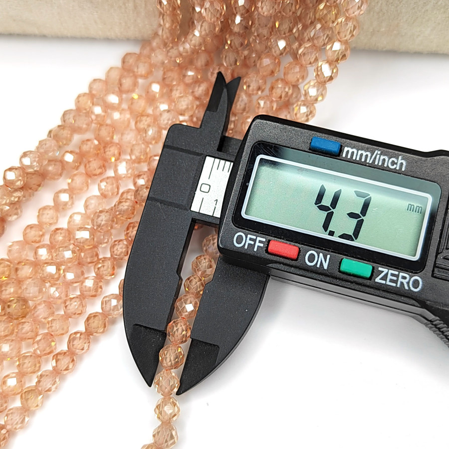 Цирконы огранка 4,3 мм цвет Бежевый насыщенный, НИТЬ 36-37 см