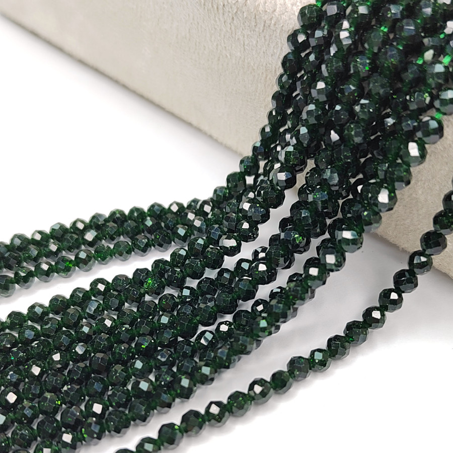 Авантюрин натуральный 4 мм бусины в огранке, нить 36-37 см