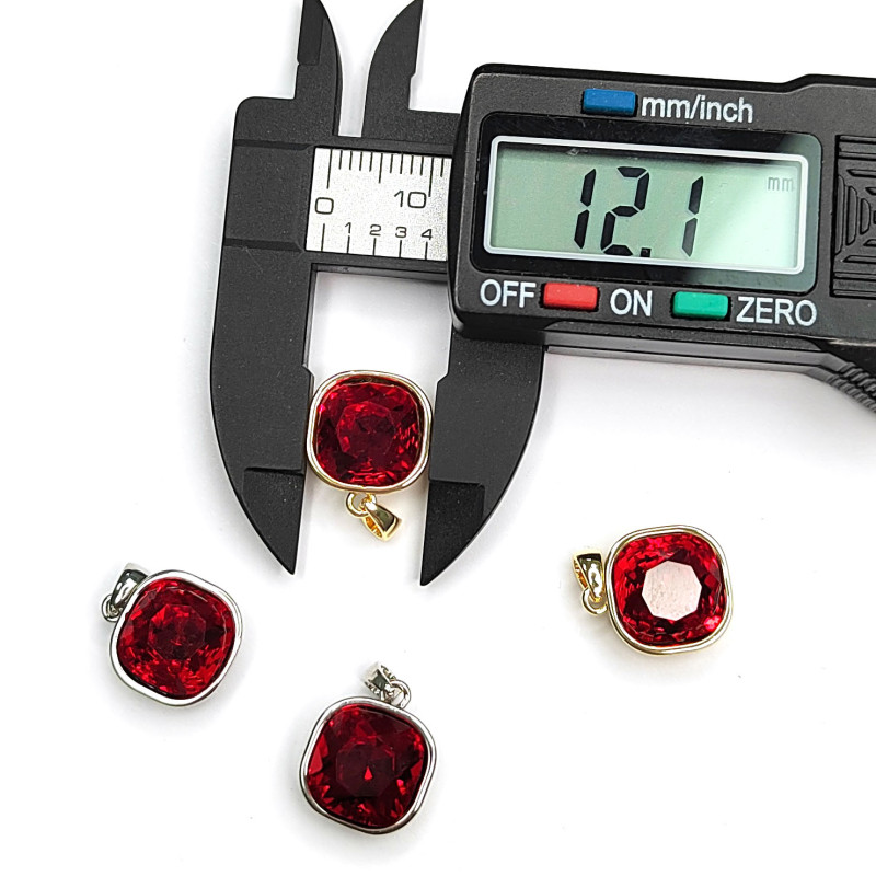 Подвеска квадратная 12 мм с фианитом красного цвета, штука