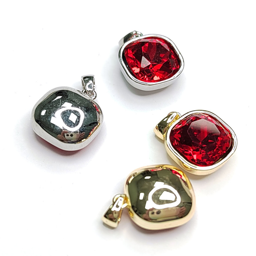 Подвеска квадратная 12 мм с фианитом красного цвета, штука