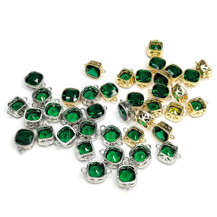 8 мм Квадратный коннектор с зелёным фианитом, штука