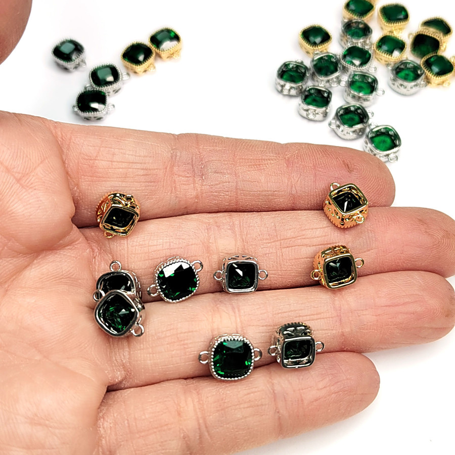 8 мм Квадратный коннектор с зелёным фианитом, штука