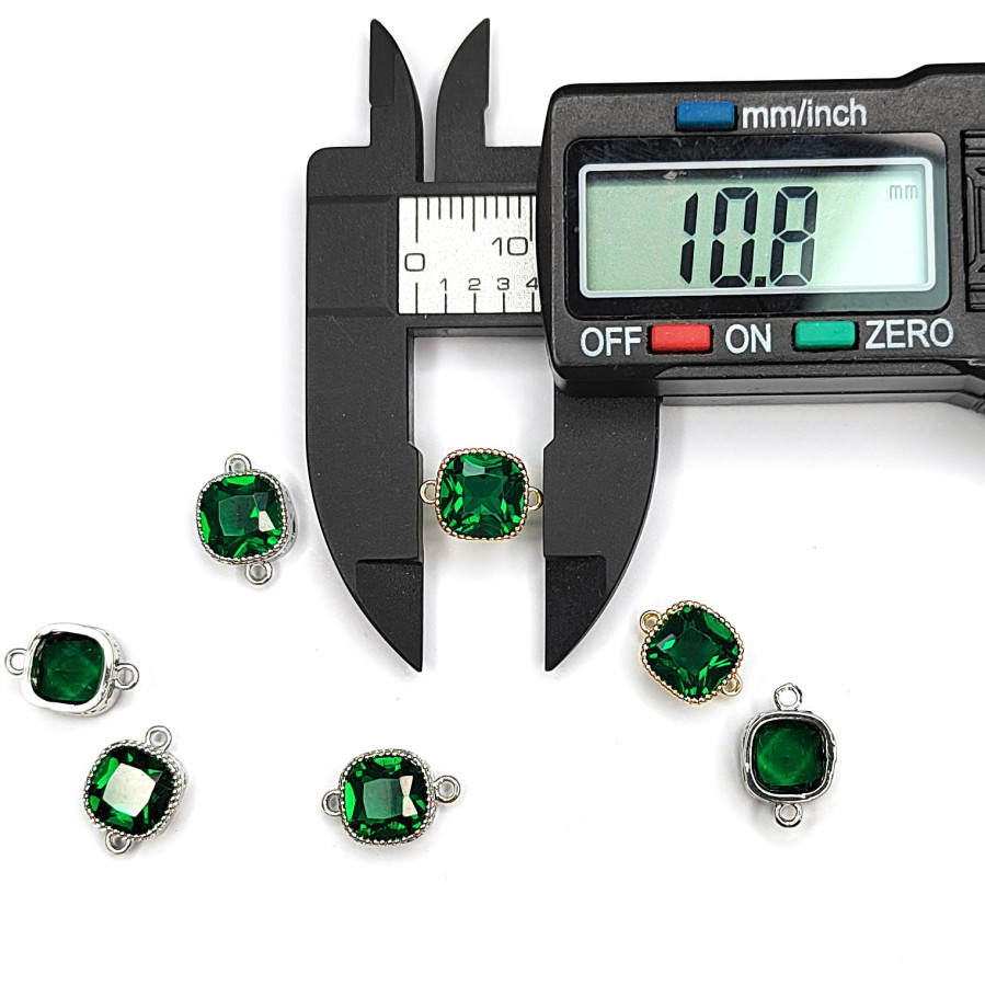 8 мм Квадратный коннектор с зелёным фианитом, штука