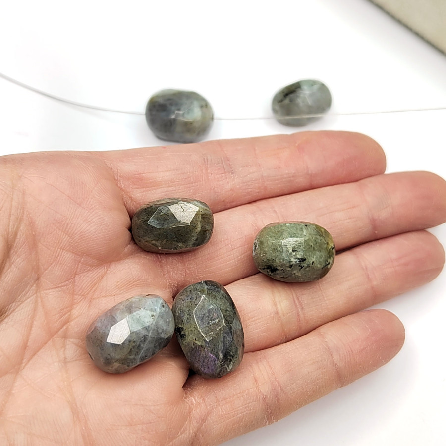 Лабрадор натуральный 18х13 мм, штука