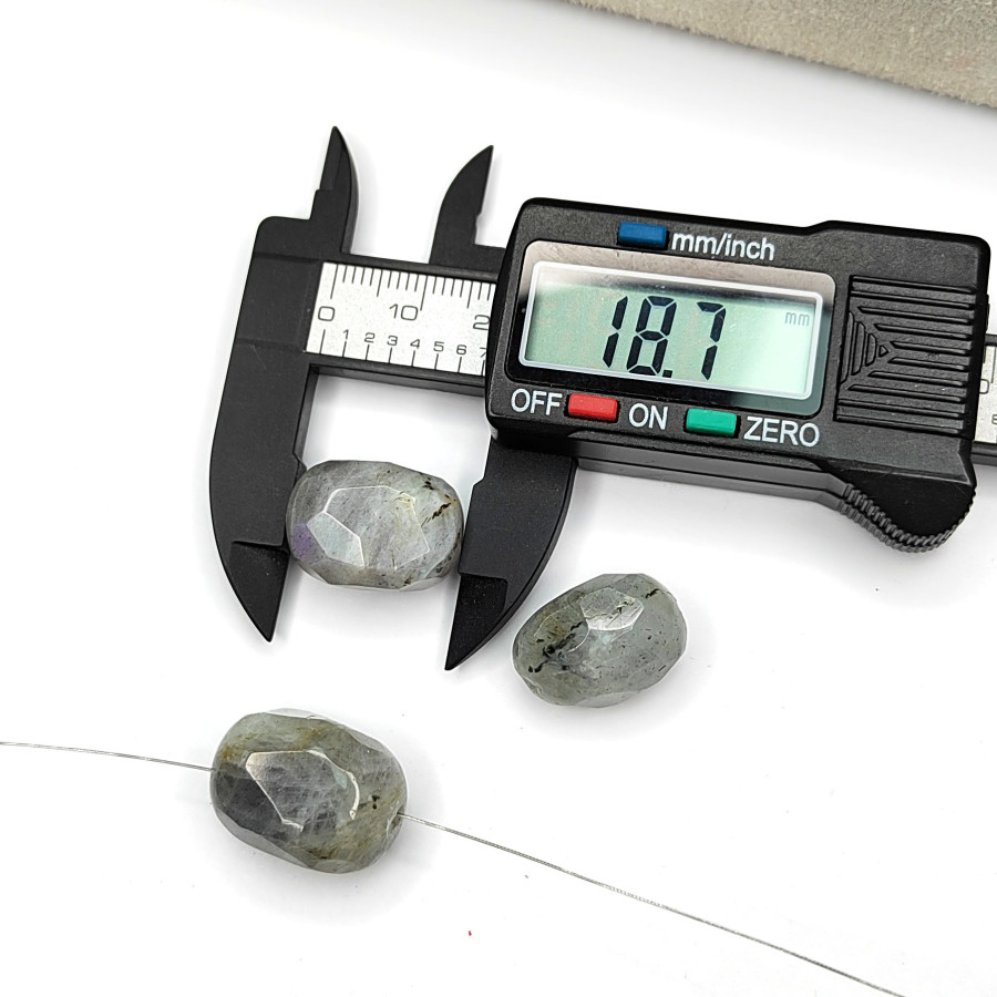 Лабрадор натуральный 18х13 мм, штука