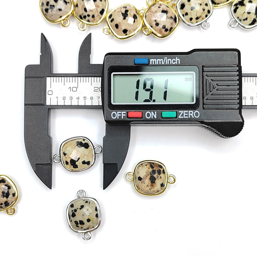 Квадратный коннектор 19х13 мм с яшмой далматиновой, штука