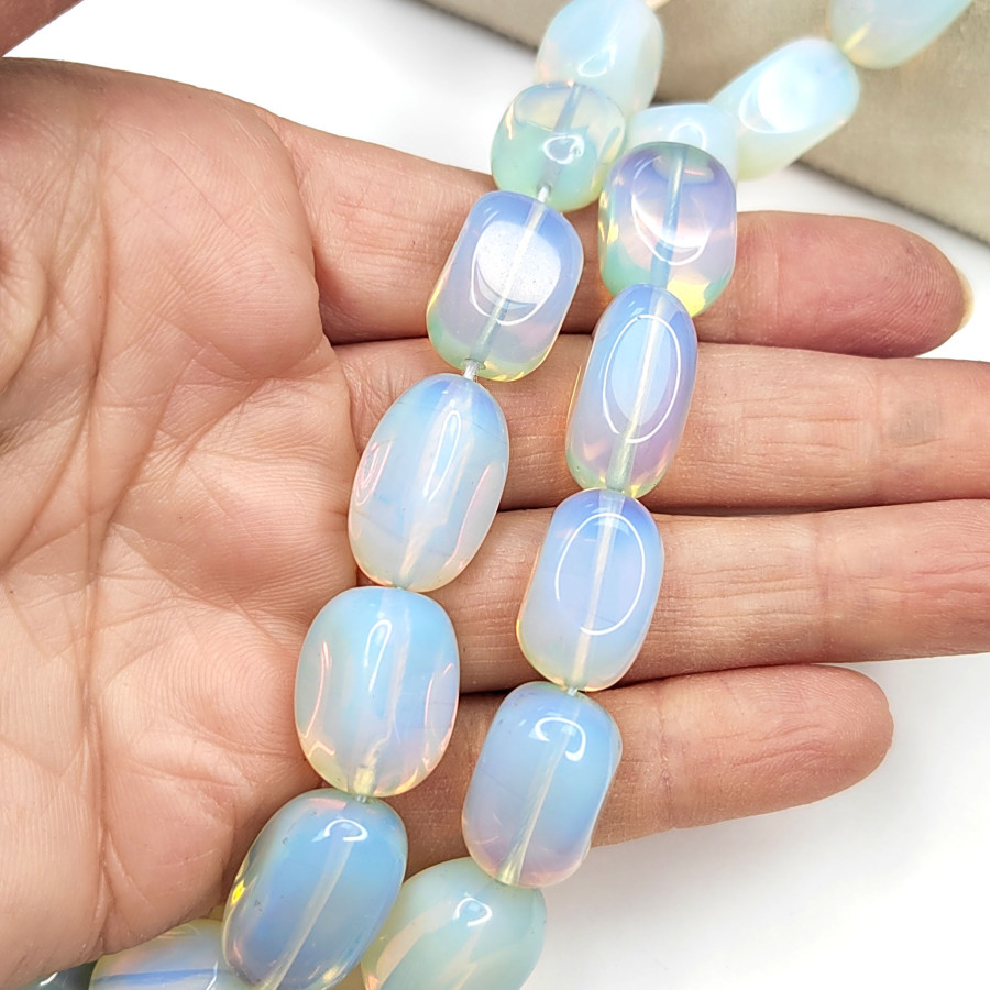 Бусина Лунный камень (имитация) 17х12 мм, стекло Нить 39 см (21 бусина)