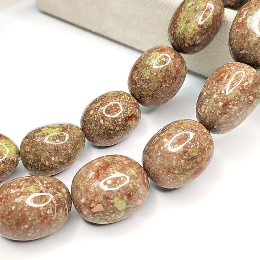 Яшма натуральная Унакит - Осенний лес, 28х22 мм Нить (14 бусин)