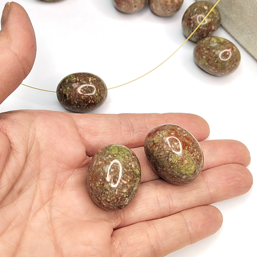 Яшма натуральная Унакит - Осенний лес, 28х22 мм Штука (бусина)