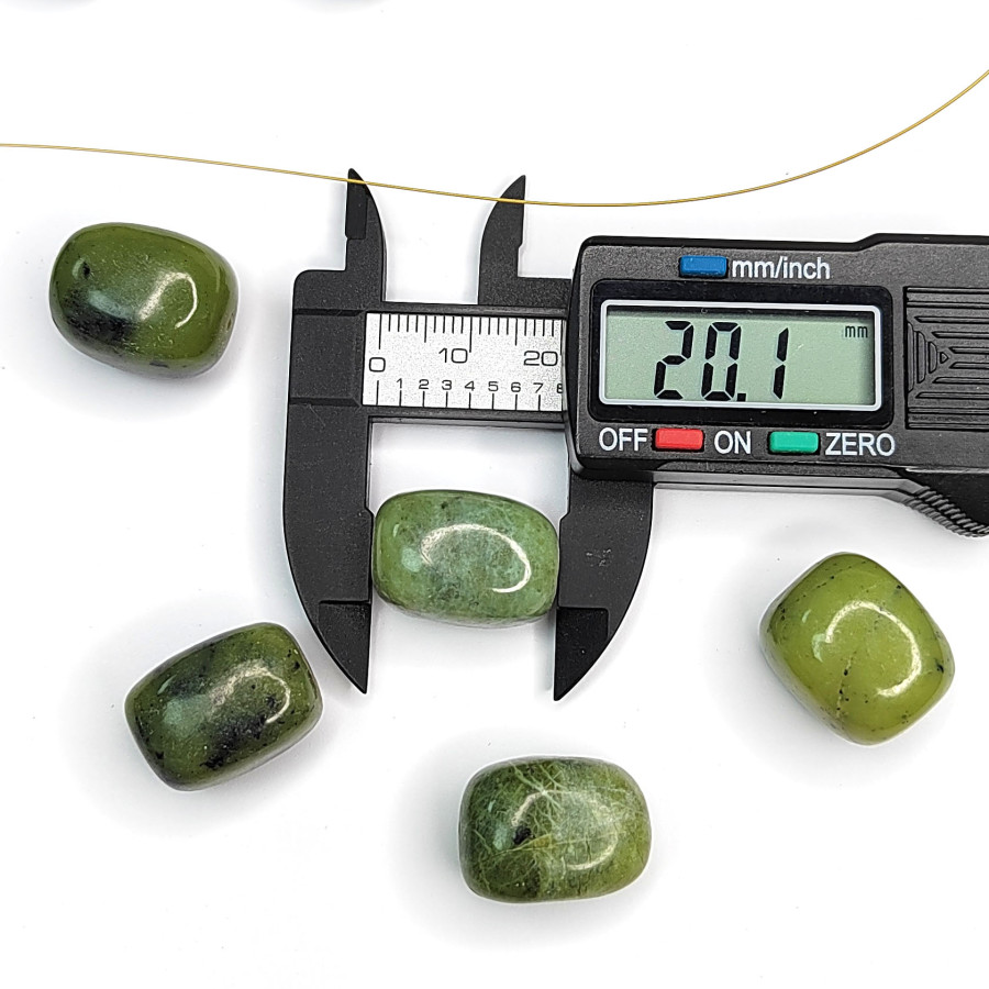 Жадеит натуральный 20х14 мм