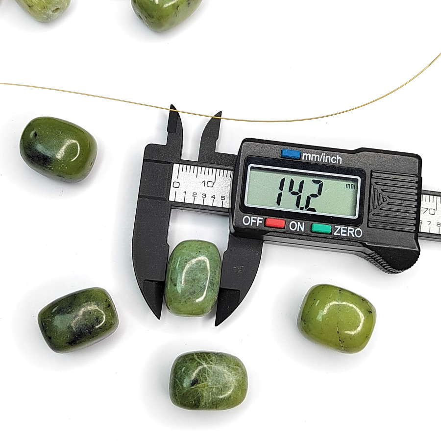 Жадеит натуральный 20х14 мм