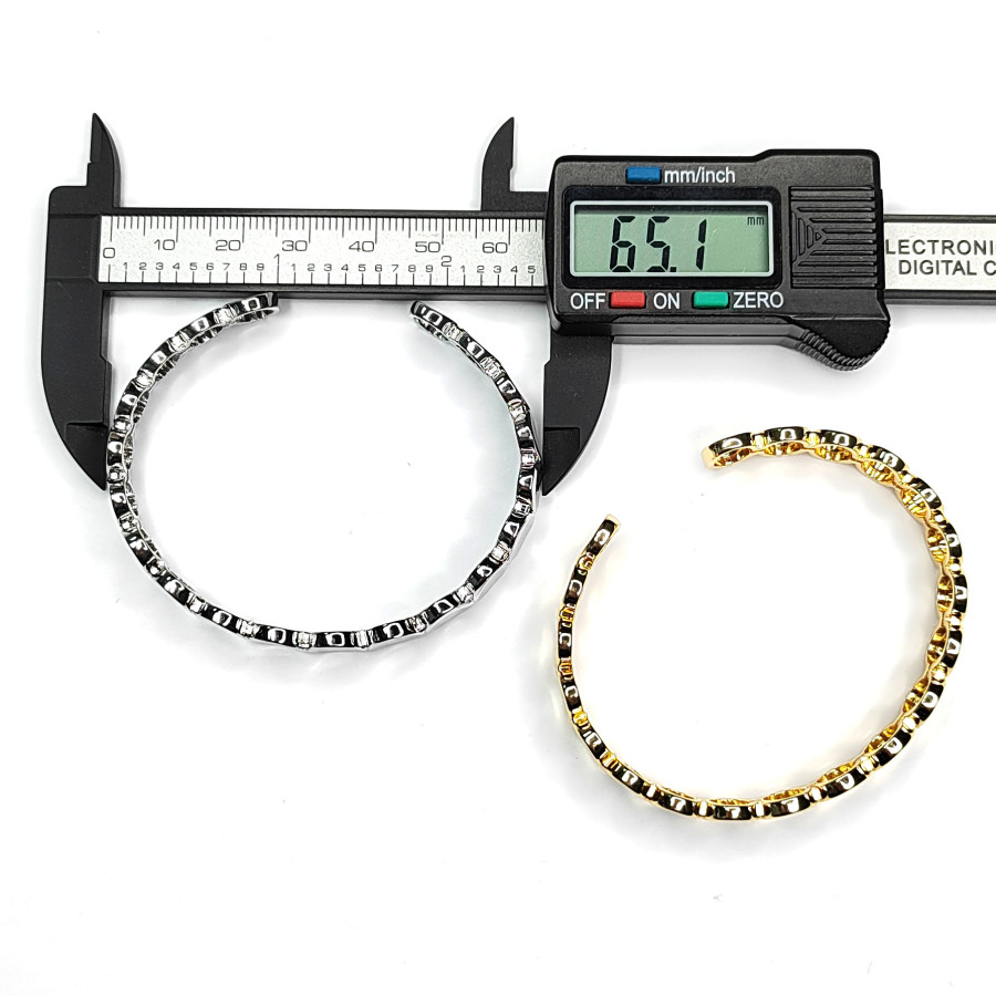 Браслет безразмерный, ширина 10 мм, узор "Монетки"