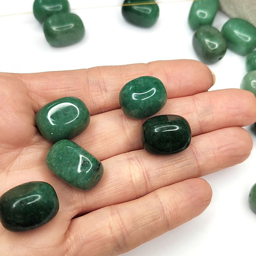 Нефрит натуральный 17х12 мм